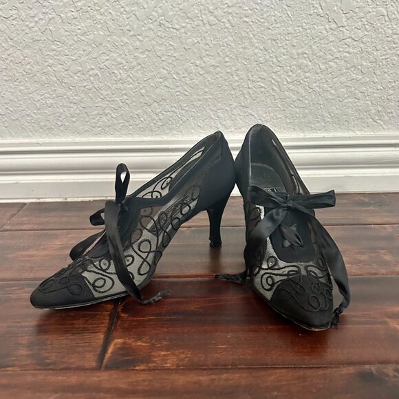 Victorian - Stuart Weitzman Lace pump heels